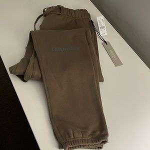 Essentials fear of god men’s joggers MEDIUM